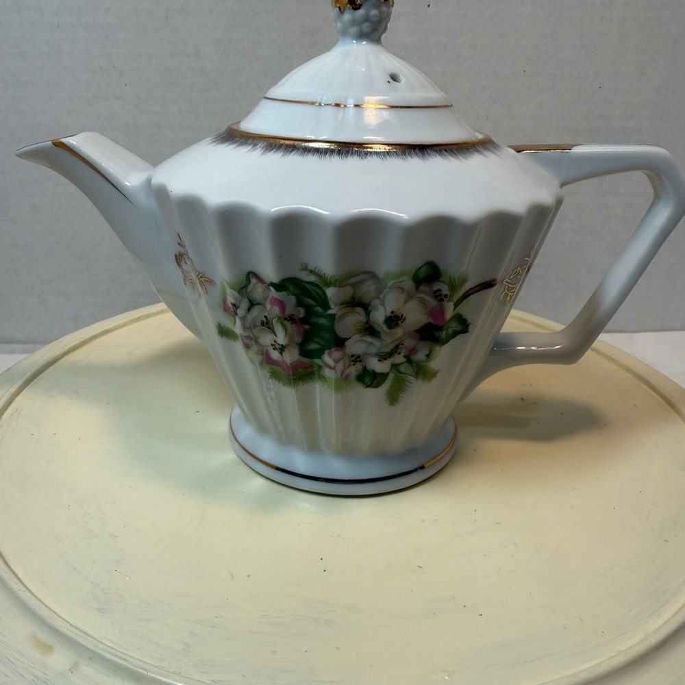Vintage Brinn’s White Dogwood Floral Teapot